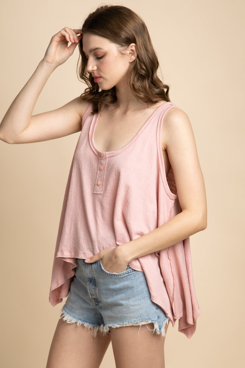 Textured Uneven Hem Sleeveless Knit Top